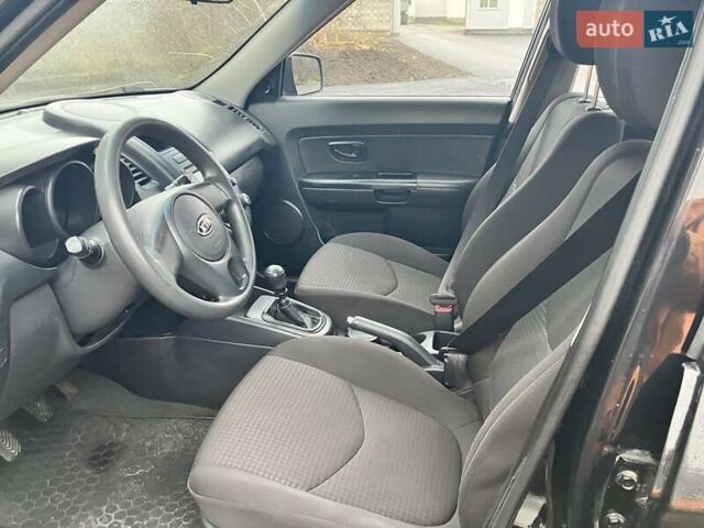 Черный Киа Soul, объемом двигателя 1.59 л и пробегом 350 тыс. км за 5700 $, фото 6 на Automoto.ua
