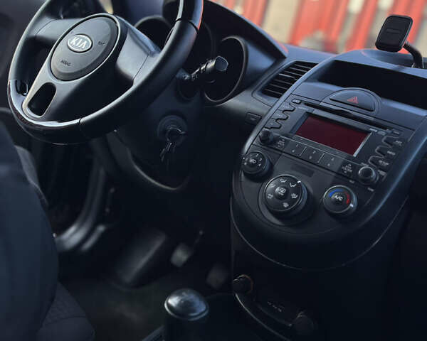 Черный Киа Soul, объемом двигателя 1.59 л и пробегом 213 тыс. км за 7500 $, фото 20 на Automoto.ua