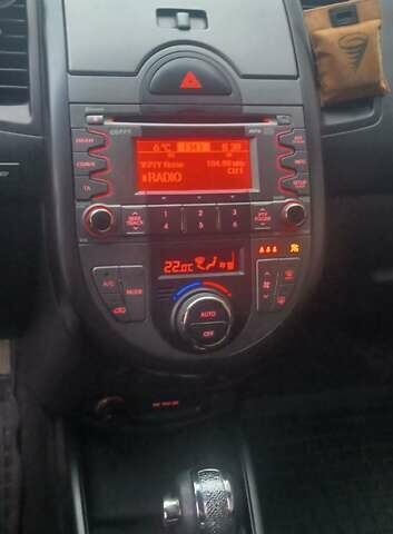 Черный Киа Soul, объемом двигателя 1.6 л и пробегом 305 тыс. км за 8700 $, фото 7 на Automoto.ua