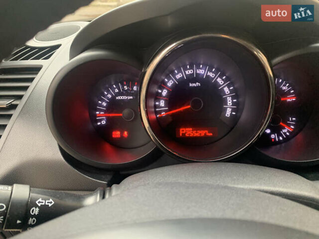 Черный Киа Soul, объемом двигателя 1.6 л и пробегом 255 тыс. км за 9200 $, фото 6 на Automoto.ua