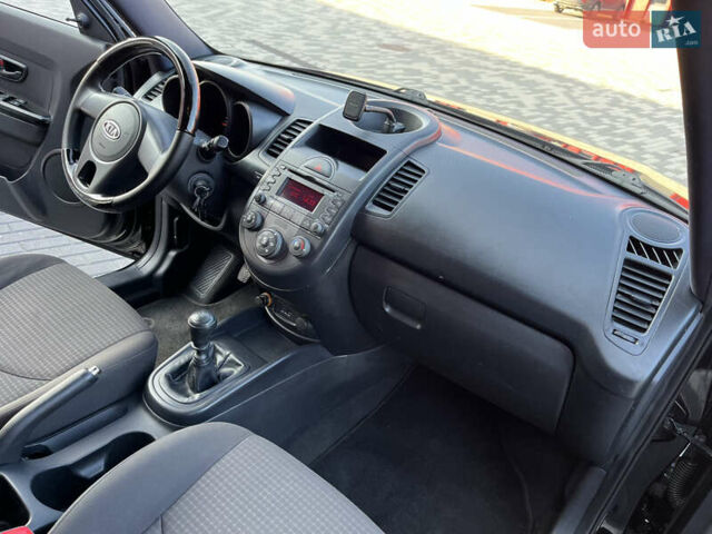 Черный Киа Soul, объемом двигателя 1.59 л и пробегом 213 тыс. км за 7500 $, фото 19 на Automoto.ua