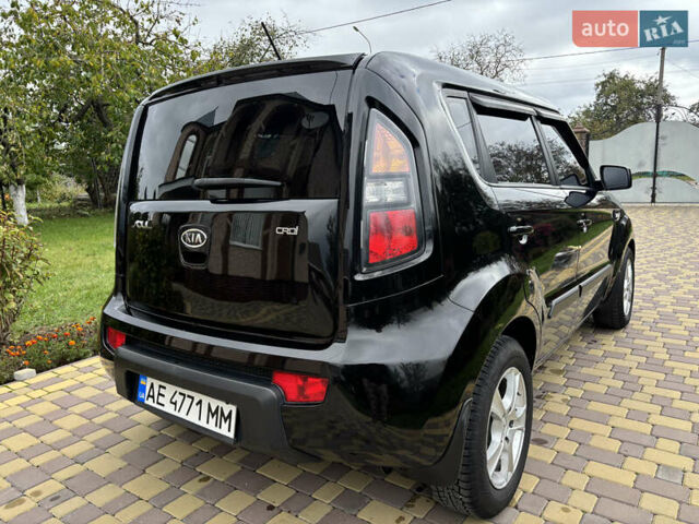 Кіа Soul 2011 у Ярмолинці на Automoto.ua Чорний Кіа Soul, об'ємом двигуна 1.58 л та пробігом 114 тис. км за 8000 $, фото 6 на Automoto.ua