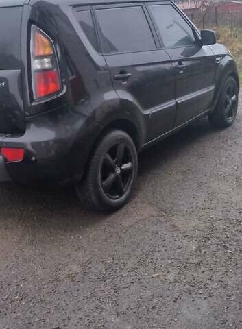 Черный Киа Soul, объемом двигателя 1.6 л и пробегом 305 тыс. км за 8700 $, фото 11 на Automoto.ua