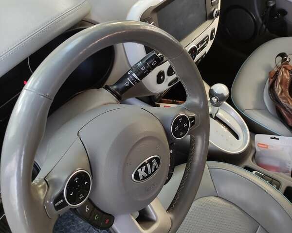 Черный Киа Soul, объемом двигателя 0 л и пробегом 163 тыс. км за 10000 $, фото 3 на Automoto.ua