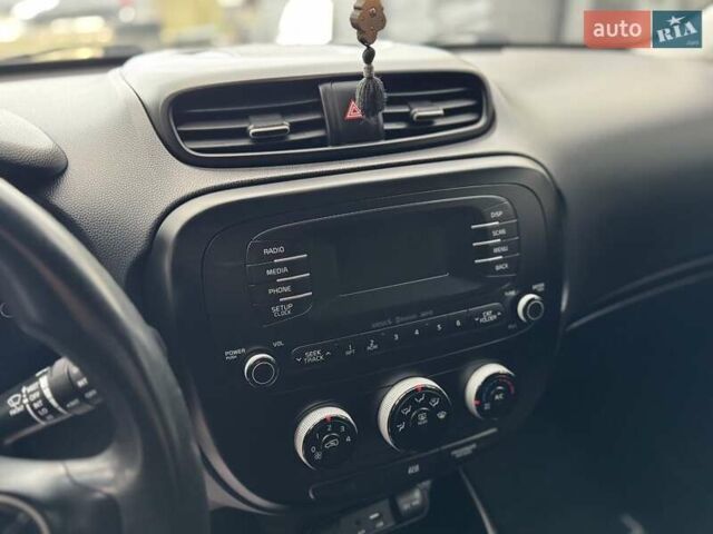 Черный Киа Soul, объемом двигателя 1.59 л и пробегом 153 тыс. км за 9500 $, фото 5 на Automoto.ua