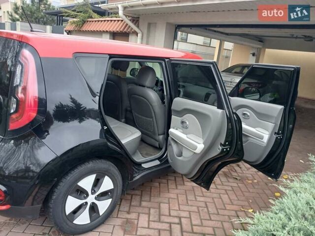 Чорний Кіа Soul, об'ємом двигуна 0 л та пробігом 104 тис. км за 9900 $, фото 4 на Automoto.ua