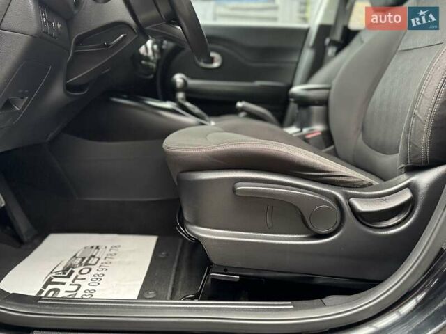 Черный Киа Soul, объемом двигателя 1.59 л и пробегом 153 тыс. км за 9500 $, фото 17 на Automoto.ua