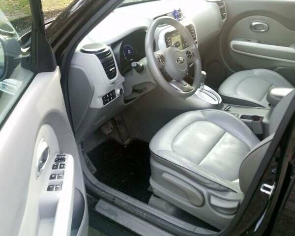 Черный Киа Soul, объемом двигателя 0 л и пробегом 153 тыс. км за 6000 $, фото 7 на Automoto.ua