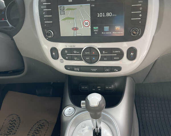 Черный Киа Soul, объемом двигателя 0 л и пробегом 125 тыс. км за 10900 $, фото 9 на Automoto.ua