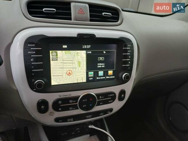 Чорний Кіа Soul, об'ємом двигуна 0 л та пробігом 104 тис. км за 9900 $, фото 7 на Automoto.ua