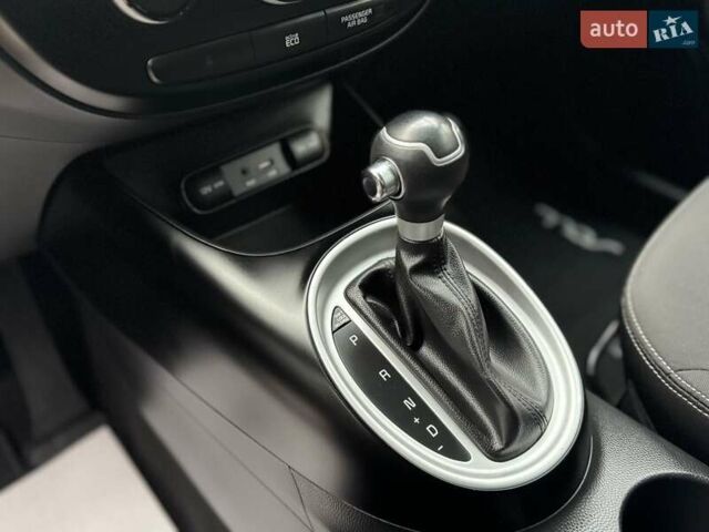 Черный Киа Soul, объемом двигателя 1.59 л и пробегом 153 тыс. км за 9500 $, фото 2 на Automoto.ua