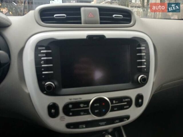 Чорний Кіа Soul, об'ємом двигуна 0 л та пробігом 104 тис. км за 9900 $, фото 16 на Automoto.ua