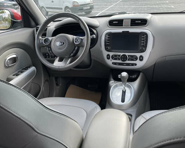 Черный Киа Soul, объемом двигателя 0 л и пробегом 125 тыс. км за 10900 $, фото 8 на Automoto.ua