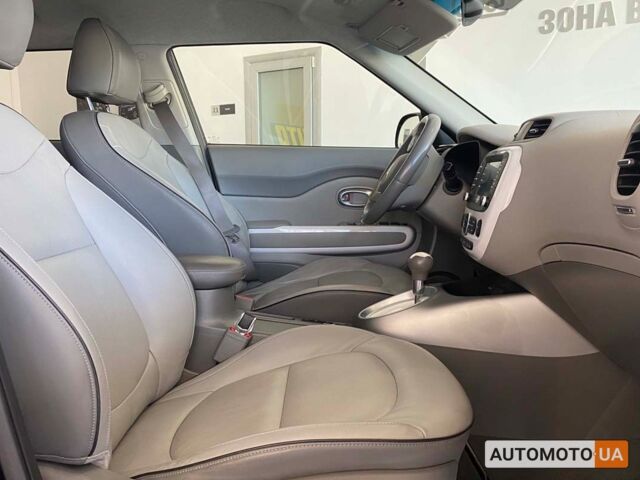 Чорний Кіа Soul, об'ємом двигуна 30 л та пробігом 135 тис. км за 9800 $, фото 8 на Automoto.ua