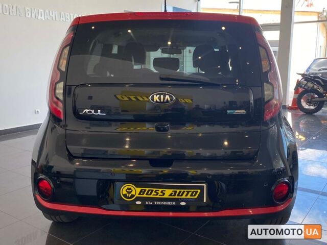 Чорний Кіа Soul, об'ємом двигуна 30 л та пробігом 135 тис. км за 9800 $, фото 5 на Automoto.ua