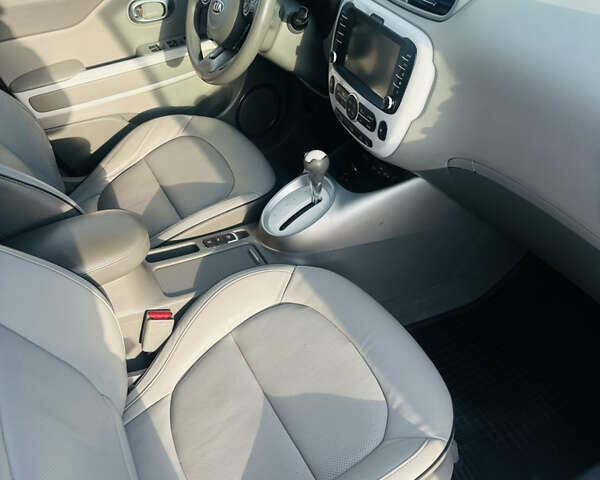 Чорний Кіа Soul, об'ємом двигуна 0 л та пробігом 79 тис. км за 8690 $, фото 7 на Automoto.ua