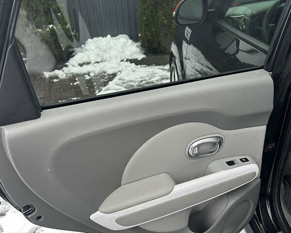 Черный Киа Soul, объемом двигателя 0 л и пробегом 182 тыс. км за 8500 $, фото 9 на Automoto.ua