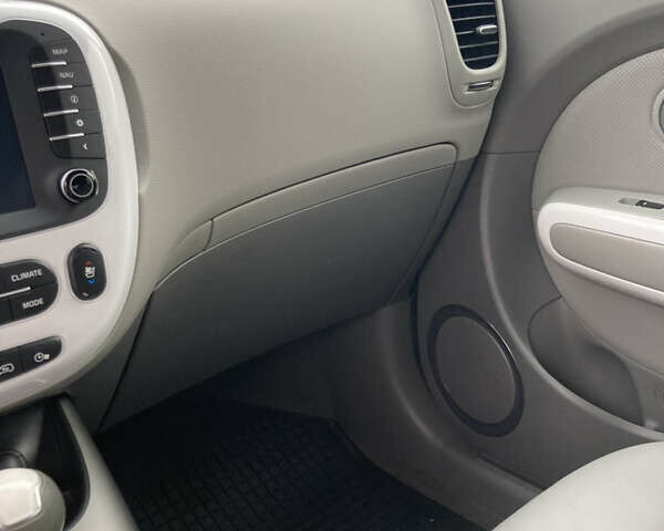 Чорний Кіа Soul, об'ємом двигуна 0 л та пробігом 118 тис. км за 7699 $, фото 16 на Automoto.ua