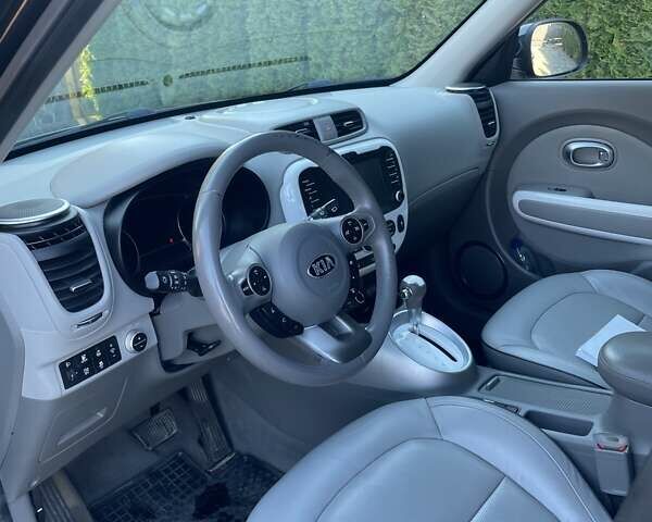 Чорний Кіа Soul, об'ємом двигуна 0 л та пробігом 180 тис. км за 8700 $, фото 10 на Automoto.ua