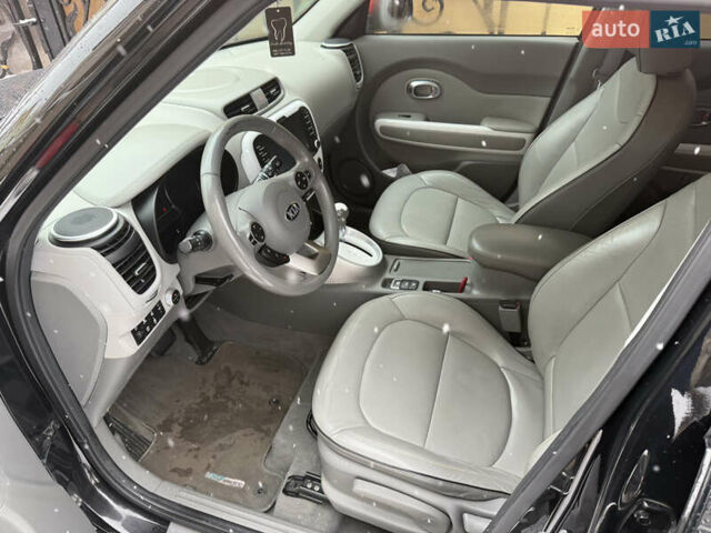 Чорний Кіа Soul, об'ємом двигуна 0 л та пробігом 159 тис. км за 8300 $, фото 17 на Automoto.ua