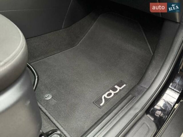 Черный Киа Soul, объемом двигателя 1.59 л и пробегом 153 тыс. км за 9500 $, фото 14 на Automoto.ua