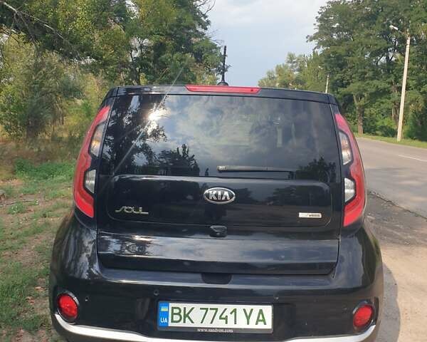 Черный Киа Soul, объемом двигателя 0 л и пробегом 112 тыс. км за 6900 $, фото 5 на Automoto.ua