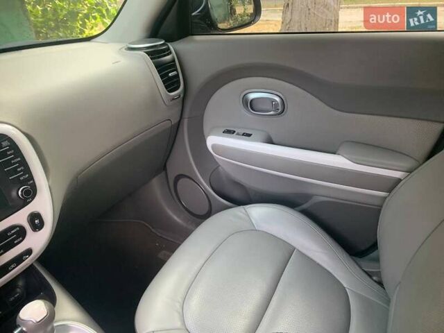 Чорний Кіа Soul, об'ємом двигуна 0 л та пробігом 98 тис. км за 11000 $, фото 19 на Automoto.ua