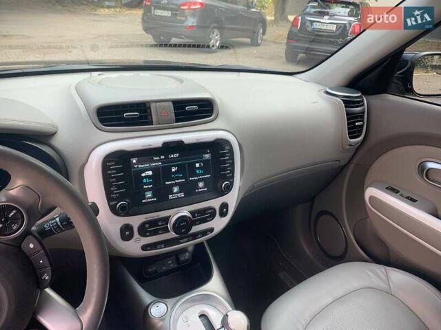 Чорний Кіа Soul, об'ємом двигуна 0 л та пробігом 98 тис. км за 11000 $, фото 13 на Automoto.ua