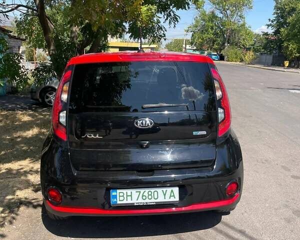 Чорний Кіа Soul, об'ємом двигуна 0 л та пробігом 300 тис. км за 10500 $, фото 6 на Automoto.ua