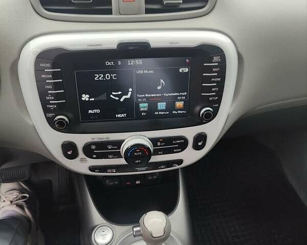 Чорний Кіа Soul, об'ємом двигуна 0 л та пробігом 124 тис. км за 11000 $, фото 16 на Automoto.ua