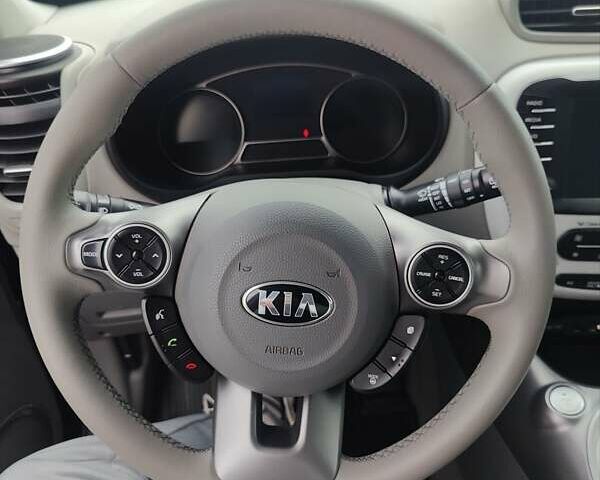 Чорний Кіа Soul, об'ємом двигуна 0 л та пробігом 124 тис. км за 11000 $, фото 15 на Automoto.ua
