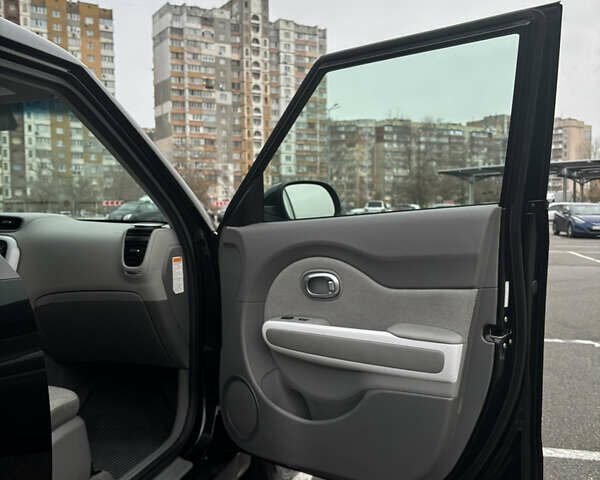Черный Киа Soul, объемом двигателя 0 л и пробегом 100 тыс. км за 9100 $, фото 12 на Automoto.ua