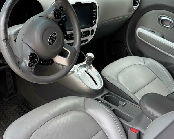 Киа Soul 2016 в Бучаче на Automoto.ua Черный Киа Soul, объемом двигателя 0 л и пробегом 149 тыс. км за 5900 $, фото 6 на Automoto.ua