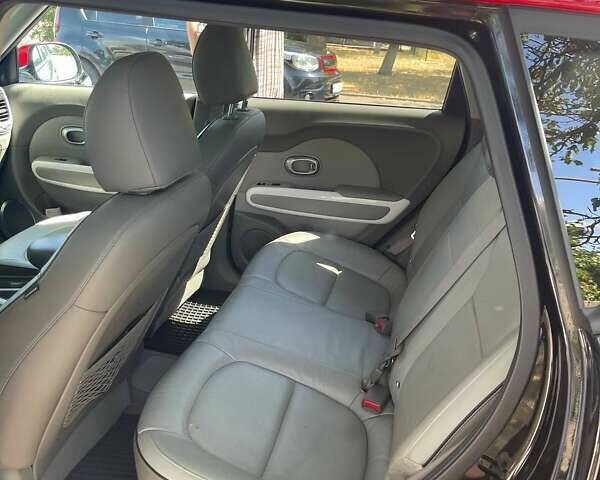 Чорний Кіа Soul, об'ємом двигуна 0 л та пробігом 300 тис. км за 10500 $, фото 4 на Automoto.ua