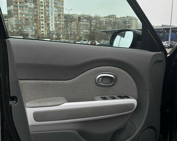 Черный Киа Soul, объемом двигателя 0 л и пробегом 100 тыс. км за 9100 $, фото 19 на Automoto.ua