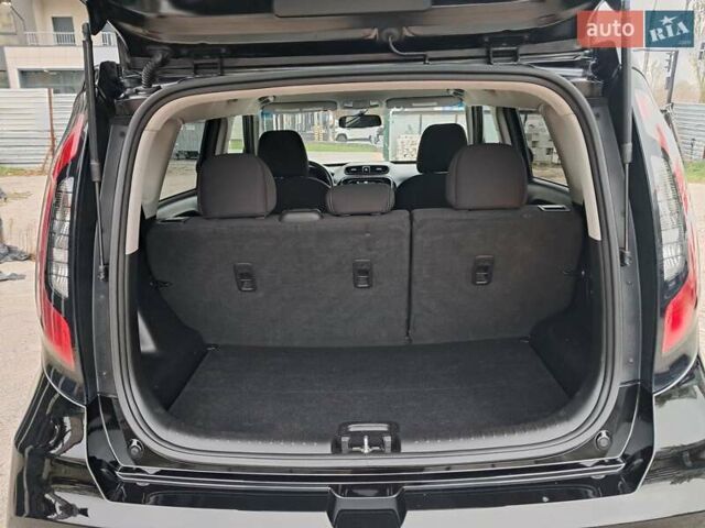 Черный Киа Soul, объемом двигателя 1.59 л и пробегом 183 тыс. км за 9800 $, фото 10 на Automoto.ua
