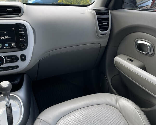 Черный Киа Soul, объемом двигателя 0 л и пробегом 110 тыс. км за 9500 $, фото 19 на Automoto.ua