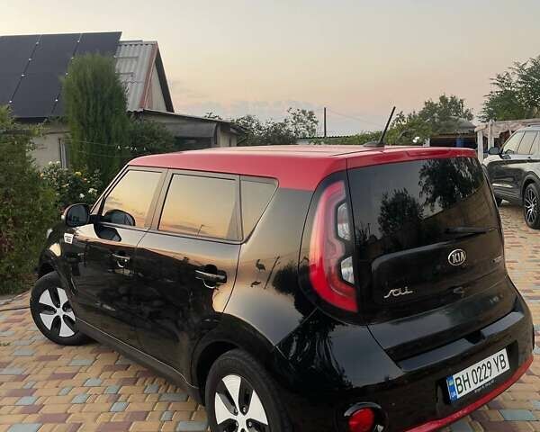 Чорний Кіа Soul, об'ємом двигуна 0 л та пробігом 300 тис. км за 10500 $, фото 2 на Automoto.ua