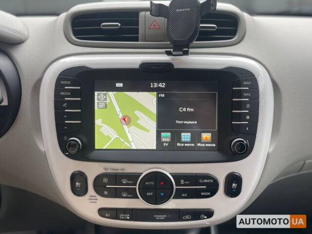 Чорний Кіа Soul, об'ємом двигуна 27 л та пробігом 133 тис. км за 9800 $, фото 13 на Automoto.ua