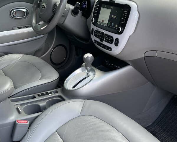 Черный Киа Soul, объемом двигателя 0 л и пробегом 110 тыс. км за 9500 $, фото 24 на Automoto.ua