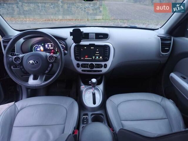 Черный Киа Soul, объемом двигателя 0 л и пробегом 118 тыс. км за 11000 $, фото 13 на Automoto.ua