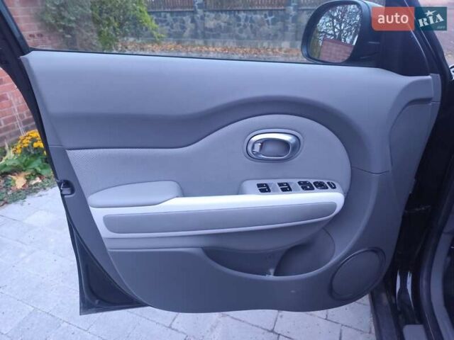 Черный Киа Soul, объемом двигателя 0 л и пробегом 118 тыс. км за 11000 $, фото 5 на Automoto.ua
