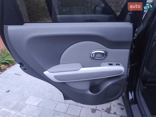 Черный Киа Soul, объемом двигателя 0 л и пробегом 118 тыс. км за 11000 $, фото 6 на Automoto.ua
