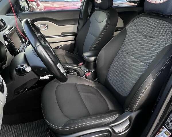 Чорний Кіа Soul, об'ємом двигуна 2 л та пробігом 143 тис. км за 12300 $, фото 8 на Automoto.ua