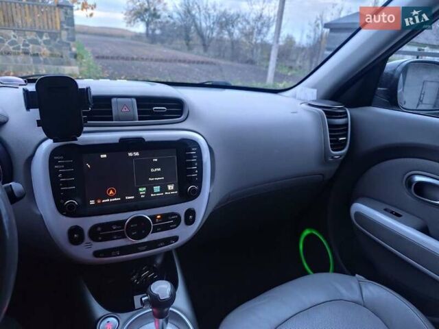 Черный Киа Soul, объемом двигателя 0 л и пробегом 118 тыс. км за 11000 $, фото 18 на Automoto.ua