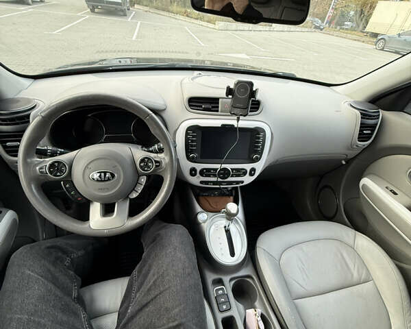 Киа Soul 2017 в Тернополе на Automoto.ua Черный Киа Soul, объемом двигателя 0 л и пробегом 152 тыс. км за 11990 $, фото 21 на Automoto.ua