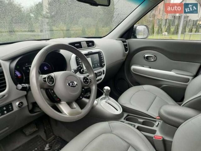 Черный Киа Soul, объемом двигателя 0 л и пробегом 110 тыс. км за 11200 $, фото 16 на Automoto.ua
