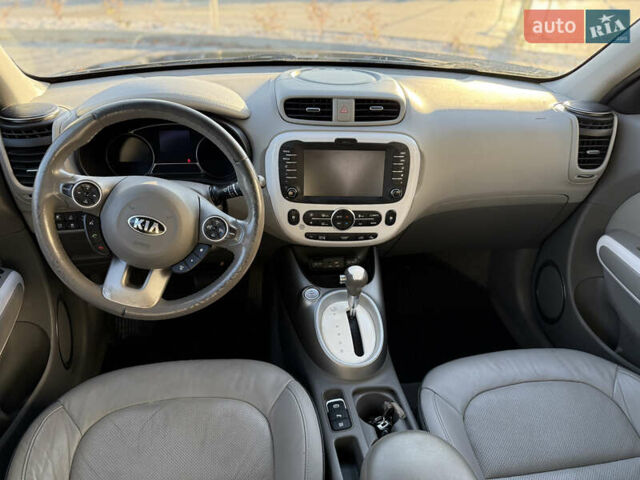 Чорний Кіа Soul, об'ємом двигуна 0 л та пробігом 168 тис. км за 9800 $, фото 6 на Automoto.ua