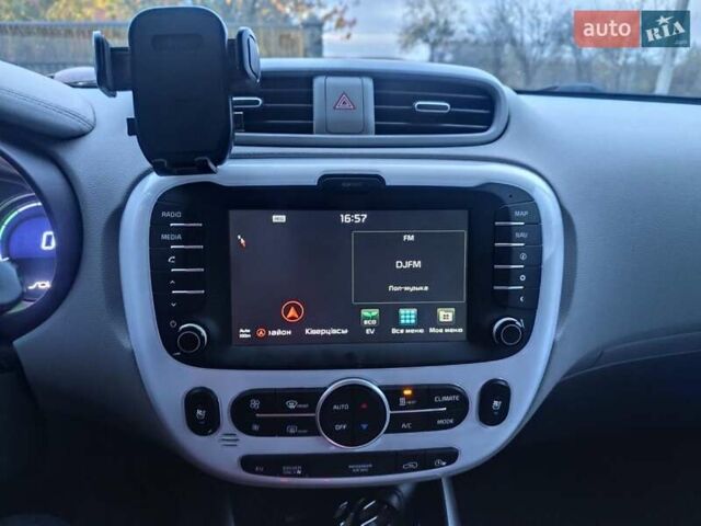 Черный Киа Soul, объемом двигателя 0 л и пробегом 118 тыс. км за 11000 $, фото 16 на Automoto.ua