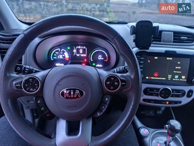 Черный Киа Soul, объемом двигателя 0 л и пробегом 118 тыс. км за 11000 $, фото 12 на Automoto.ua